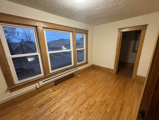 Building Photo - 303 Doty St