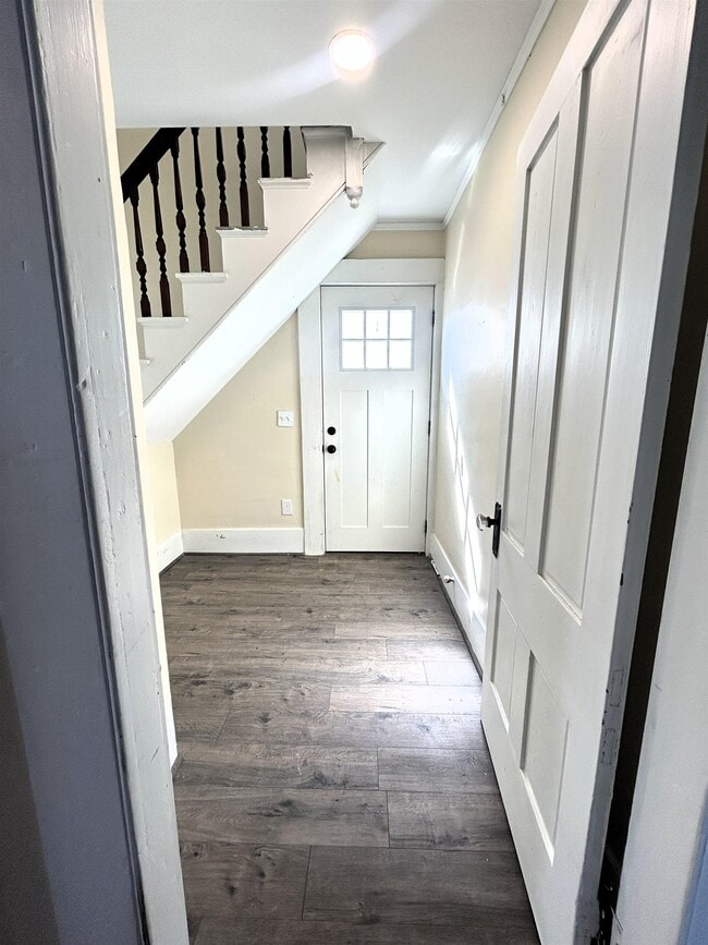 Building Photo - 565 White Mountain Hwy