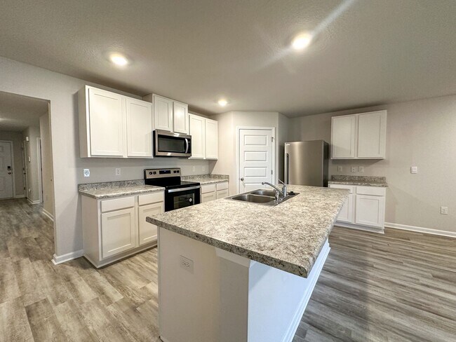 Building Photo - 4 bedroom 2 bath home in the Woodlands Subdivision in Milton, FL!