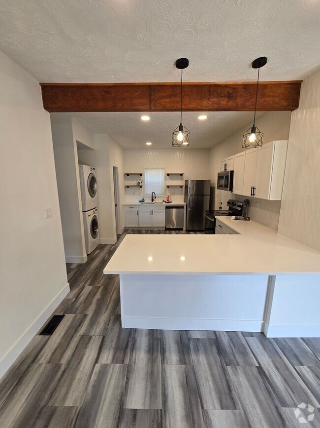 Building Photo - 3 BEDROOM SINGLE FAMILY HOME