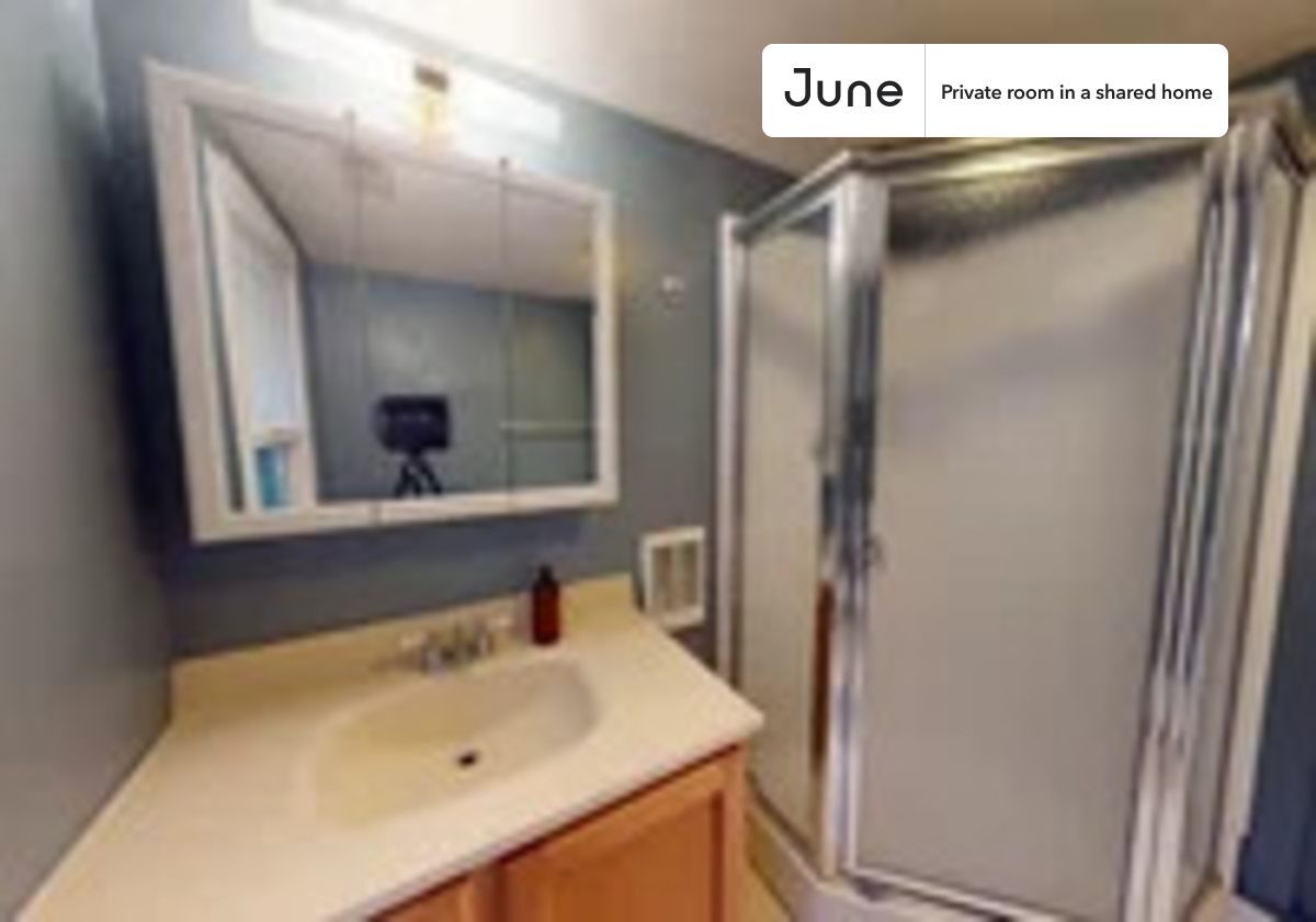 Building Photo - Room in Shared 4 bed/2.5 bath home