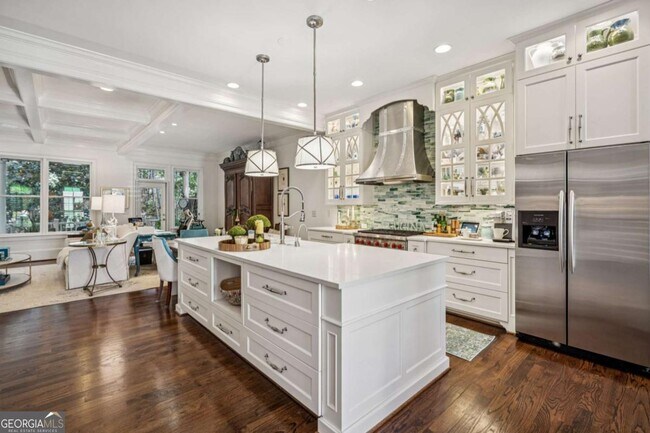 Building Photo - 9026 Riverbend Manor