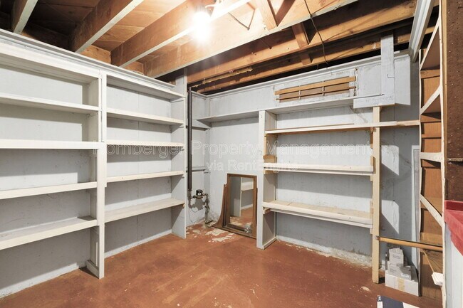 Building Photo - 112 W Amherst Ct