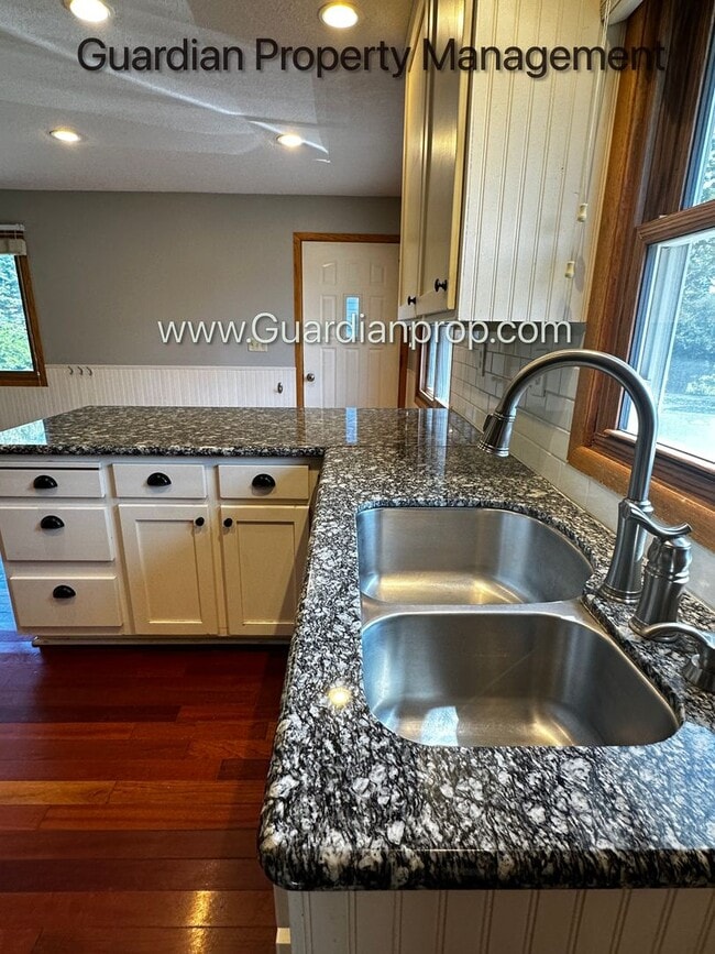 Building Photo - Orono Single Family Home, Large Garage, Sp...