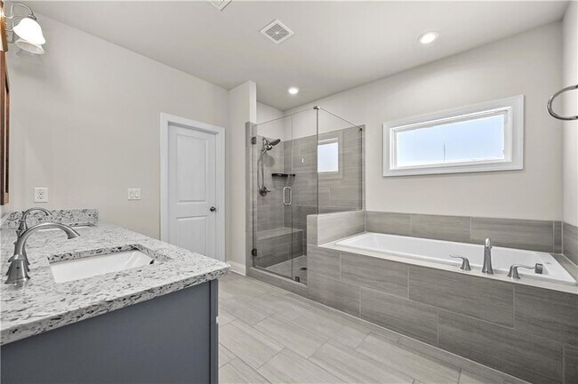 Building Photo - 3475 Benedict Pl