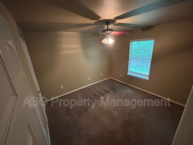 Building Photo - 2810 Wildwood Dr
