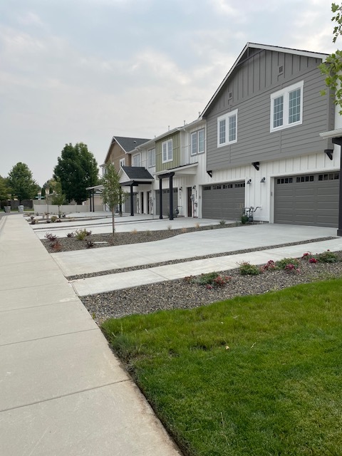 Building Photo - Townhomes at Union Square