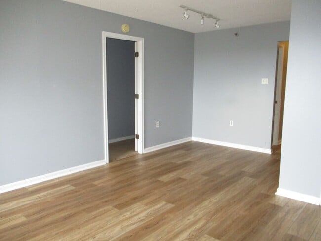 Building Photo - Courthouse Condo just steps away from Metro