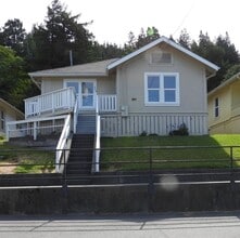 Building Photo - Single Family Home in Scotia!