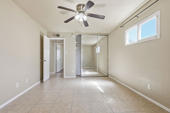 Building Photo - Three Bedroom Home with Bonus Room