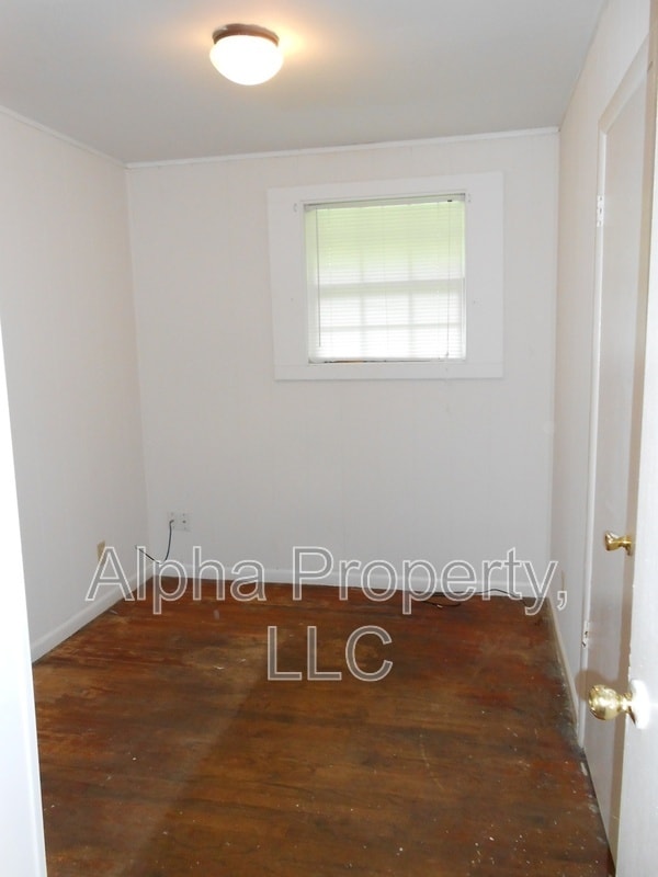 Building Photo - 212 Campbell Ave