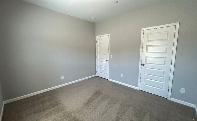 Building Photo - 1027 Echo Rdg Rd