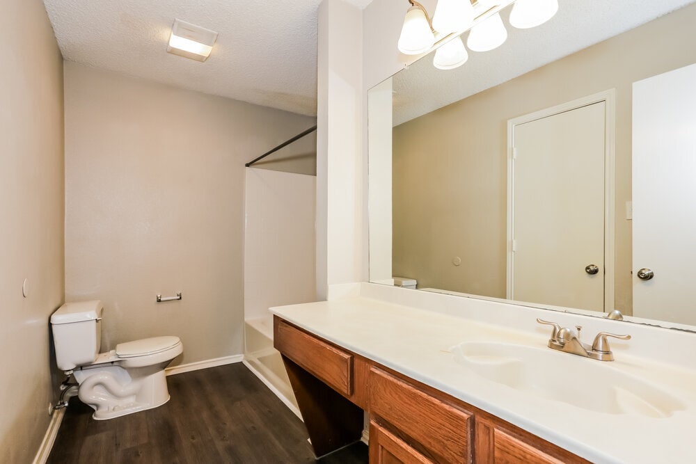 Building Photo - 7320 Laurelhill Ct S