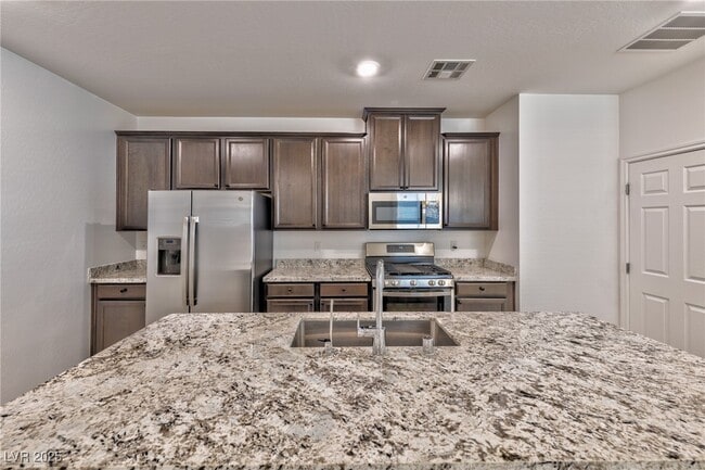 Building Photo - 988 Edel Hest Ave