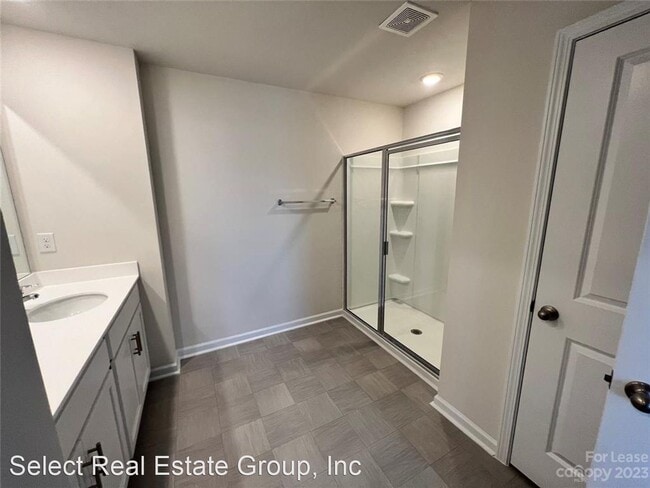Building Photo - 5 br, 3 bath House - 106 Meadow View Drive