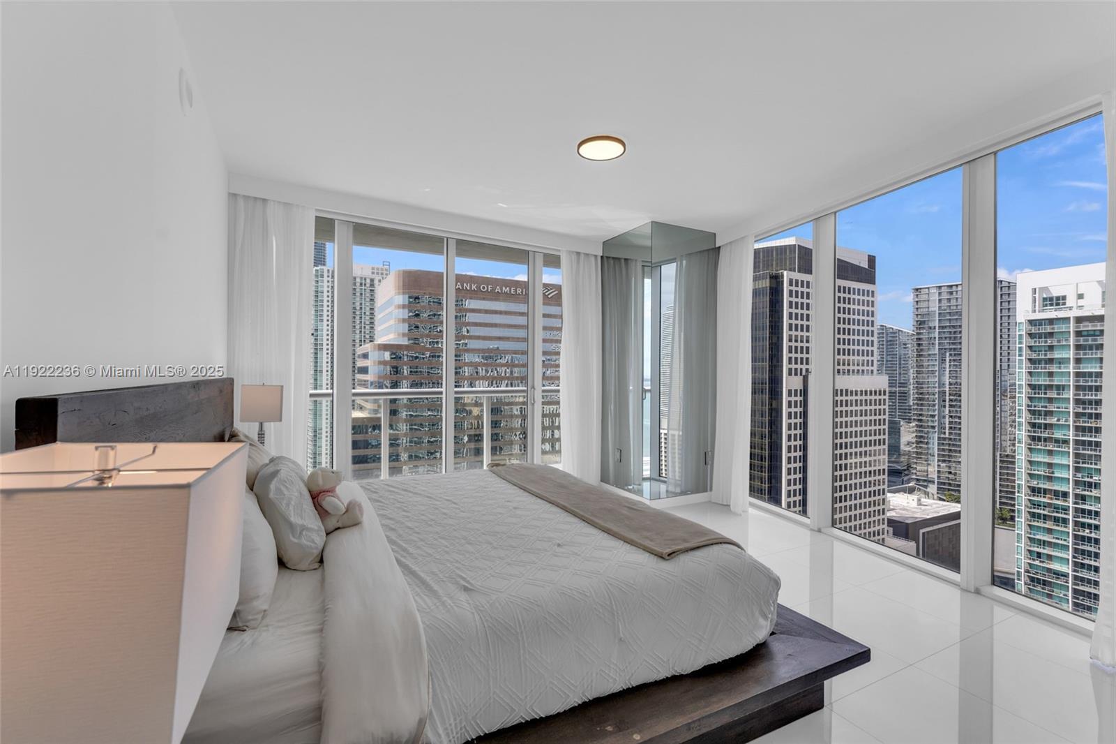 Building Photo - 495 Brickell Ave