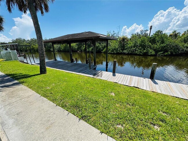 Building Photo - 9903 Bay Dr