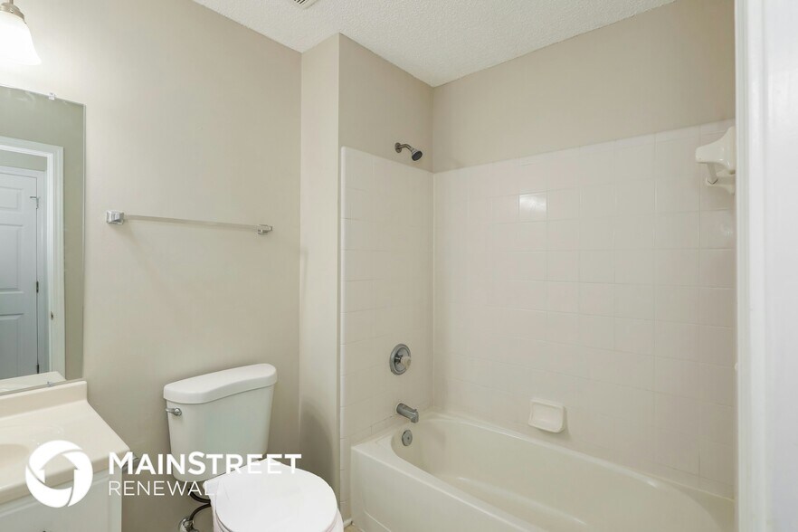 Building Photo - 3738 Woodbriar Dr