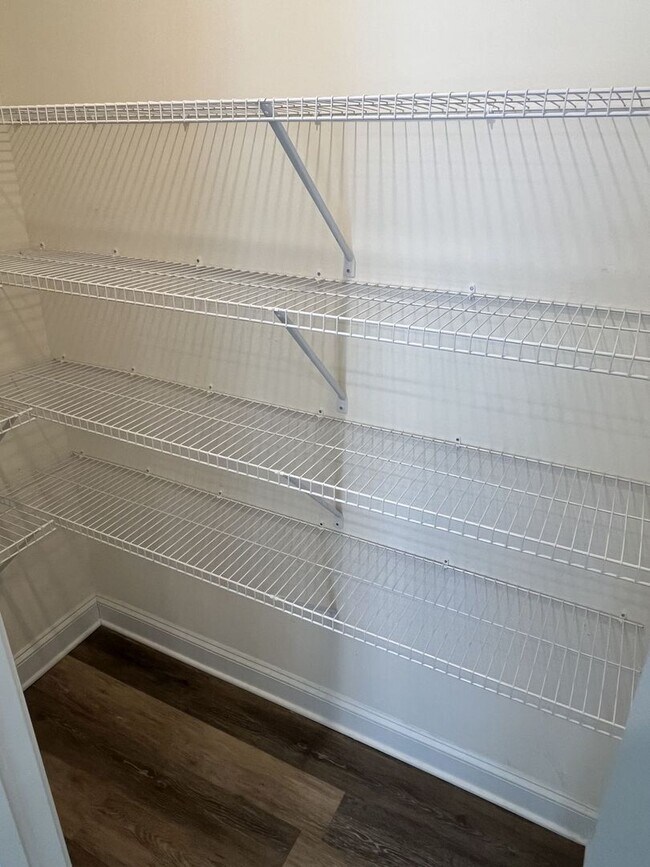 Building Photo - Newer 3 Bed + Loft Townhome in Davis Lake ...