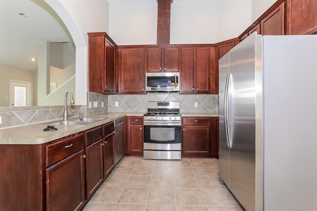 Building Photo - 13626 Summer Hill Dr