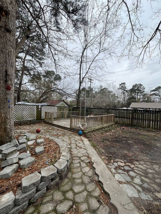 Building Photo - Cute 2Br 1.5Ba Townhome off Old Trolley Road