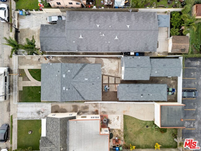 Building Photo - 529 W 90th St