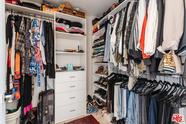 Building Photo - 6072 Pickford St