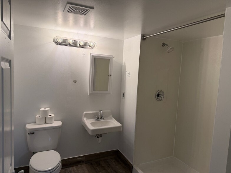 Building Photo - 17A N Main St