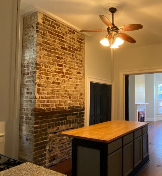 Kitchen - 118 W Duffy St