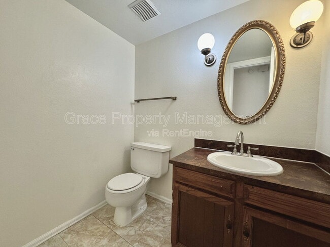 Building Photo - 5728 S Kenton St