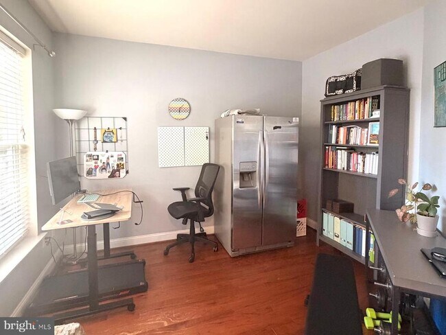 Building Photo - 81 Linden Pl