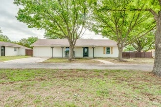 Building Photo - 1.5 acres with 3 bedroom 2.5 bath house AN...