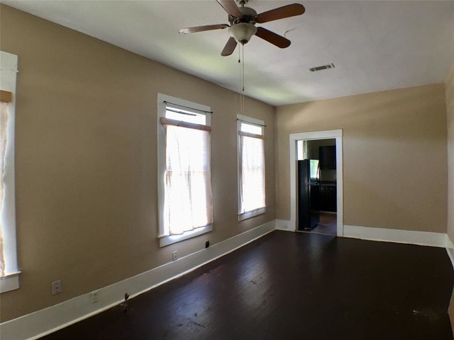 Building Photo - 3824 Avenue M 1/2