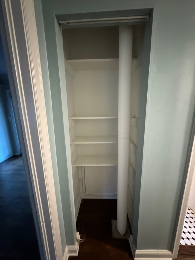 Building Photo - 3494 Maryvale Dr