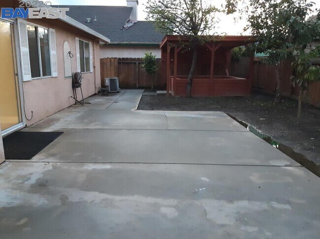Building Photo - 1205 Cribari Dr