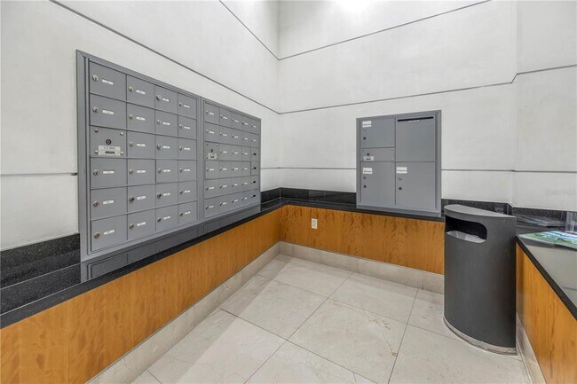 Building Photo - 400 Beach Dr NE