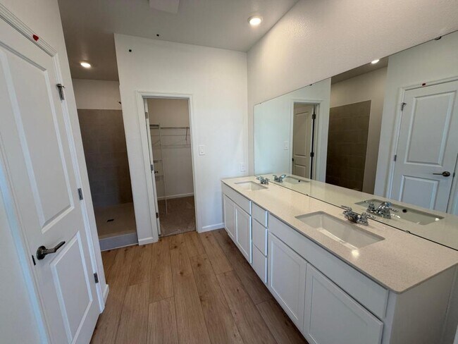 Building Photo - 4371 Vibernum Ave