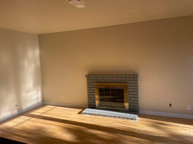 Building Photo - 1714 Pheasant Dr