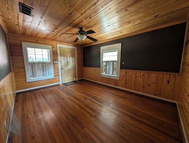 Building Photo - 6400 Gibson Ln