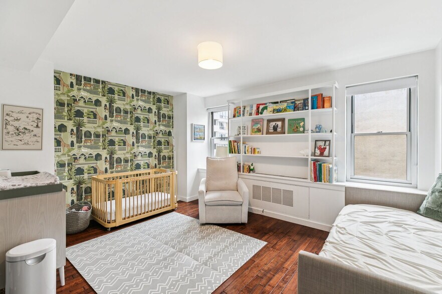 Building Photo - 220 W Rittenhouse Sq