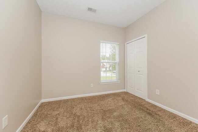 Building Photo - 1008 Solomon Ln