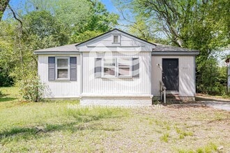 Building Photo - 209 Meadowdale Dr