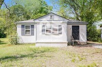 Building Photo - 209 Meadowdale Dr