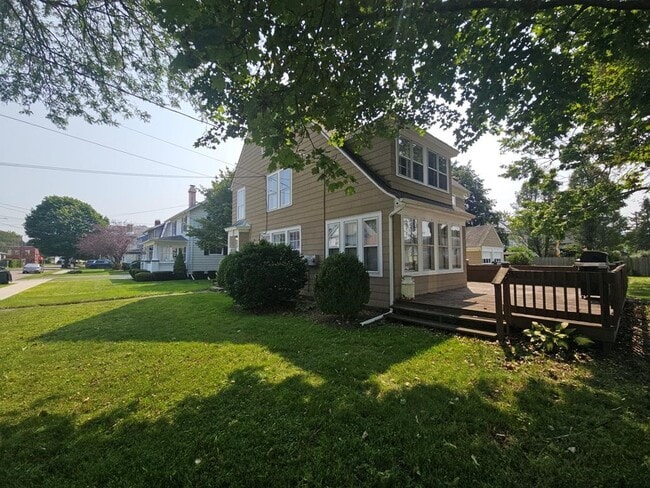 Primary Photo - 465 Beecher St
