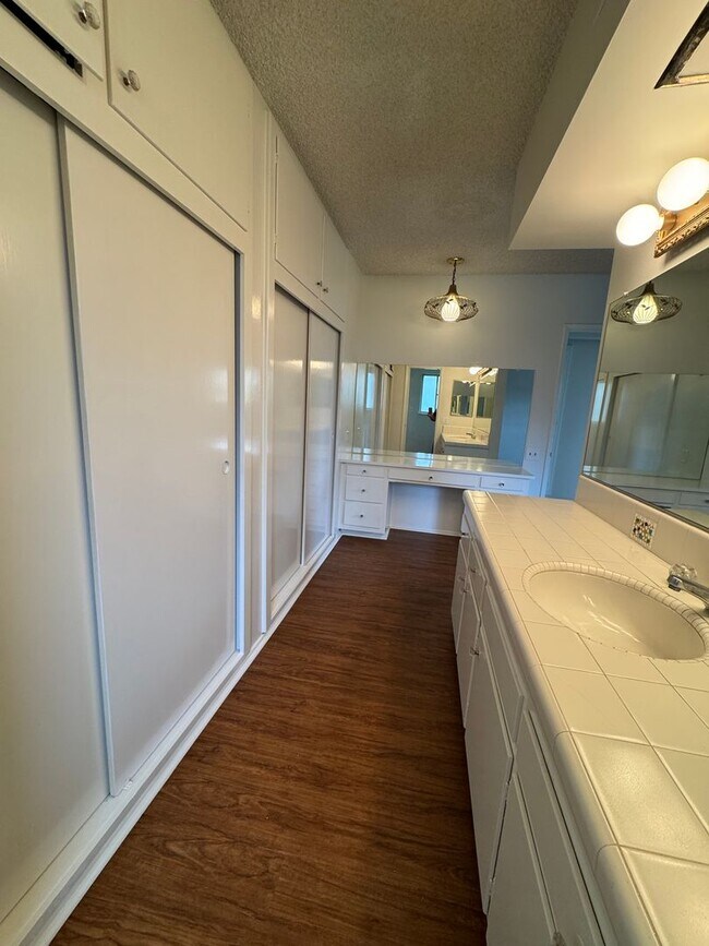 Building Photo - Beatiful Glendora Home in Desireable Area