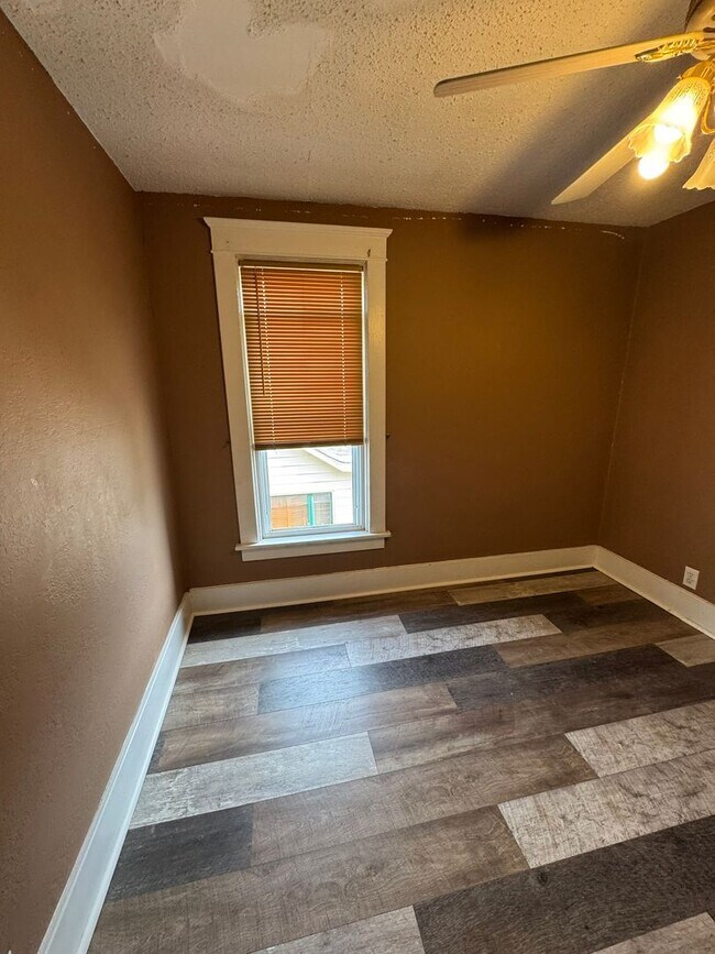 Building Photo - 416 Cascade St