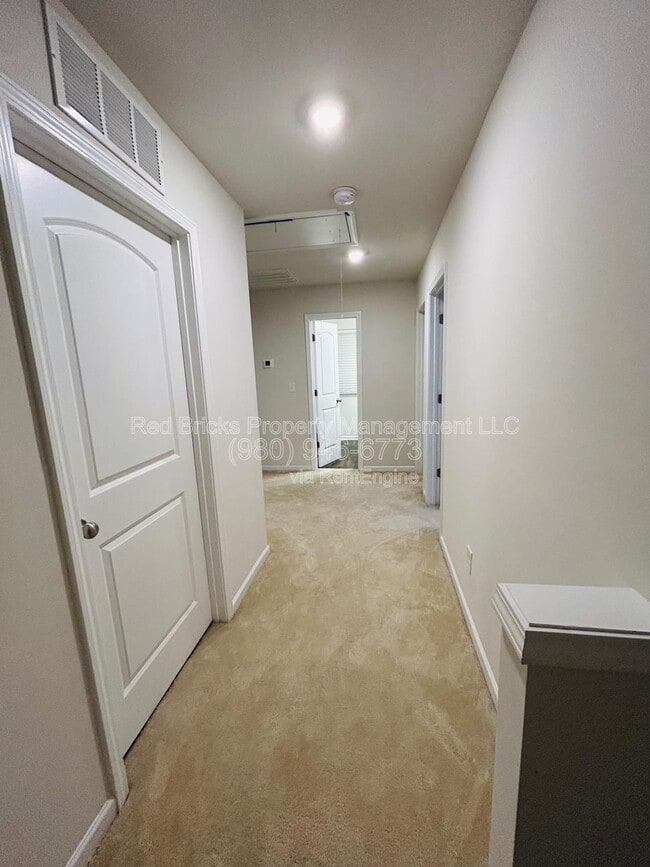 Building Photo - 9315 Grand Valley Dr