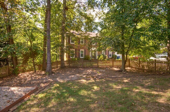 Building Photo - 3 Bedroom 2.5 Bath SFH in Fairfax for Rent!