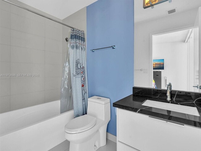 Building Photo - 2020 N Bayshore Dr