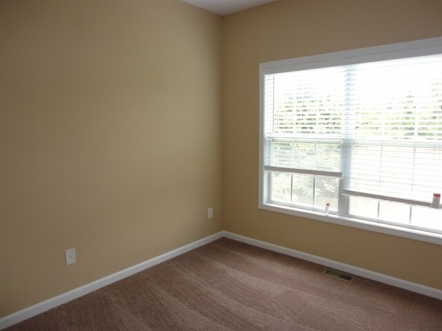 Building Photo - 323 Vinings Vintage Cir